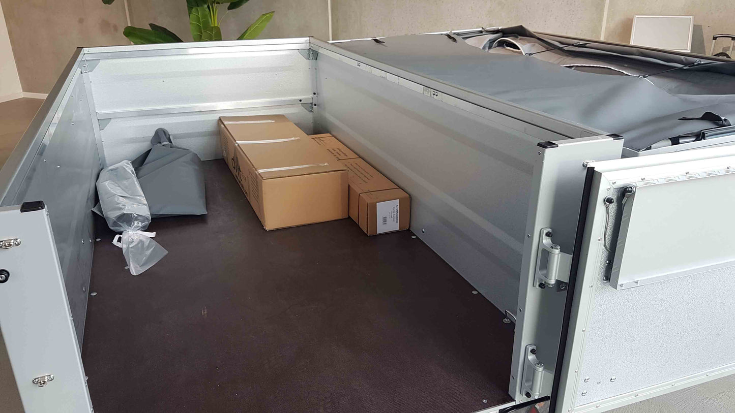 Klappcamper Faltcaravan mit Stauraum aufgeklappt 