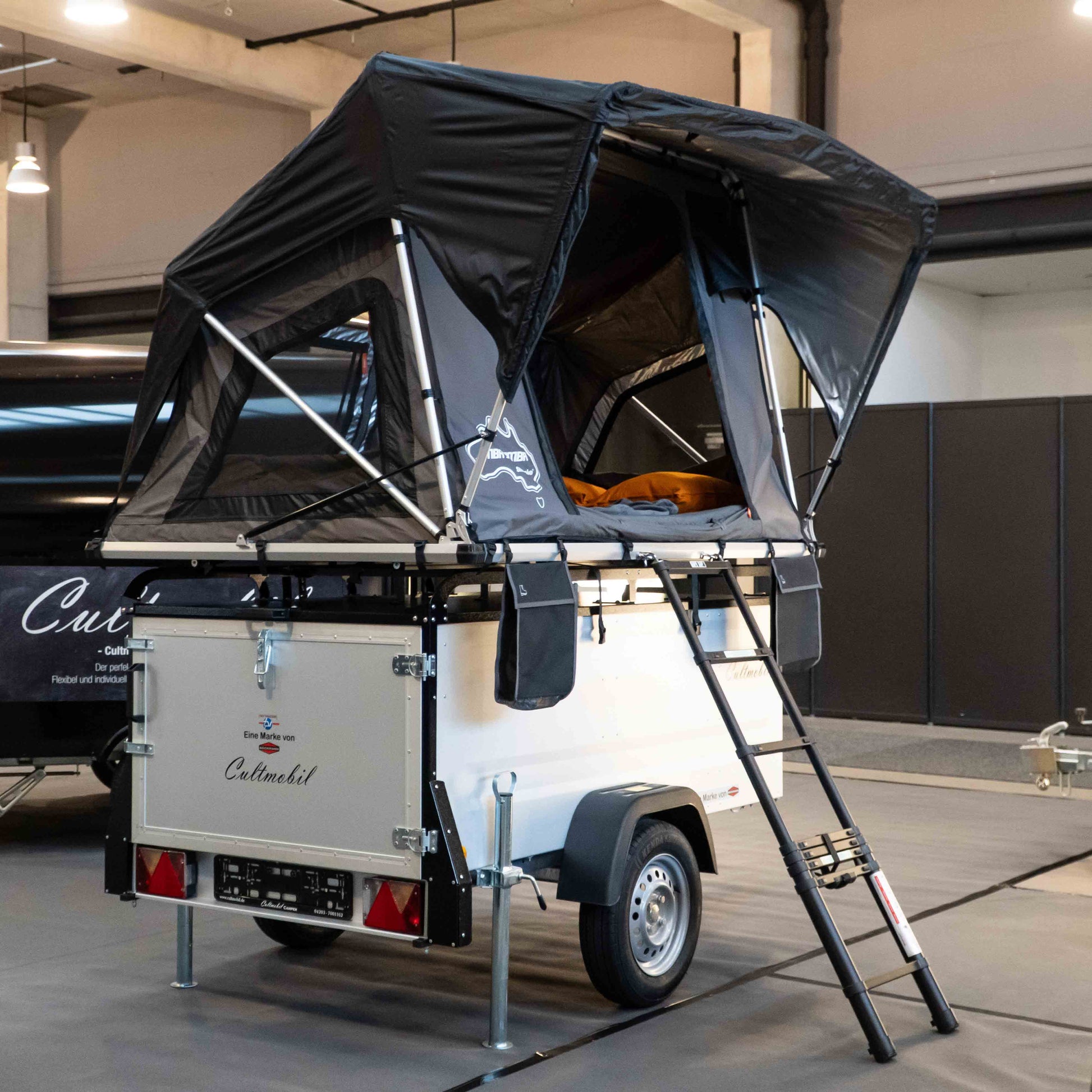 Dachzelt für Auto und Minicamper, 2 Personen, Softcover Softshell,  Dreiviertelansicht mit Anhänger