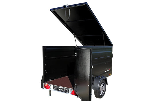 Dachzelt Anhänger Minicamper TPV EB2 Plus in Schwarz als Produktfoto vor weißem Hintergrund.