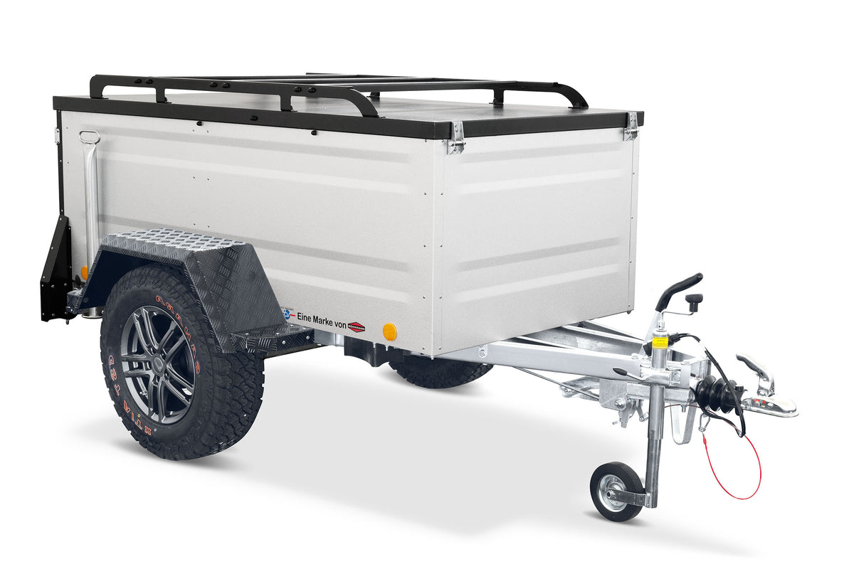Minicamper TPV EB3 Offroad Dachzelt Anhänger in Silber – Studioaufnahme vor weißem Hintergrund.