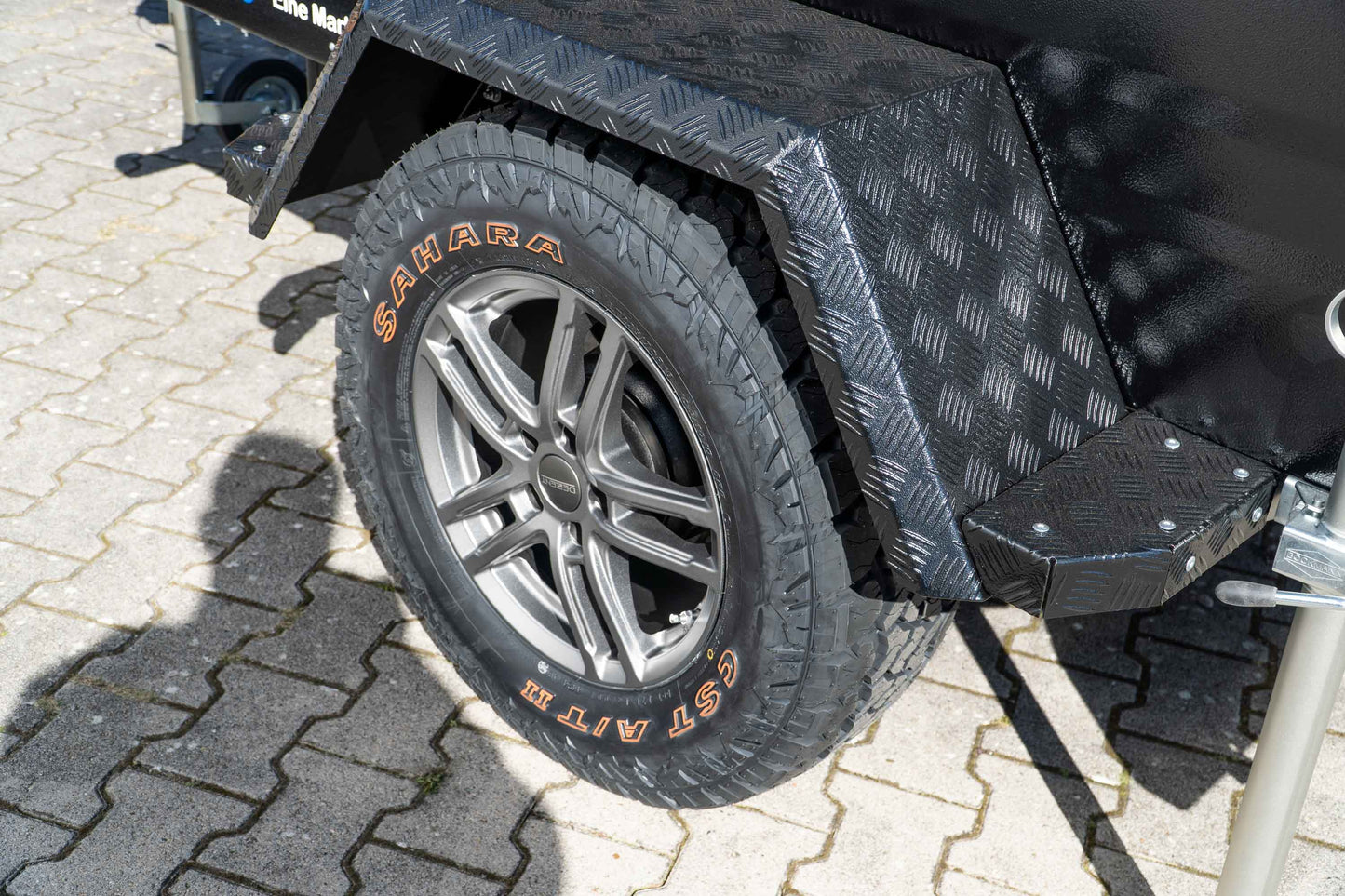 Dachzelt Anhänger auf Kofferanhänger-Basis – TPV KT-EB2 Offroad