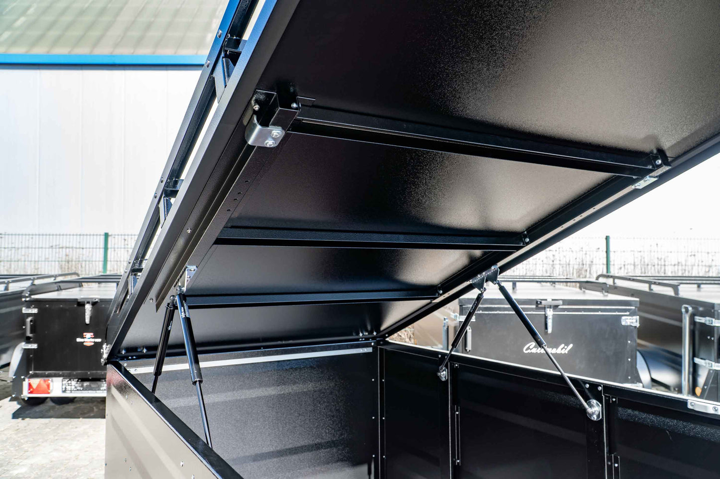 Dachzelt Anhänger auf Kofferanhänger-Basis – TPV KT-EB2 Offroad