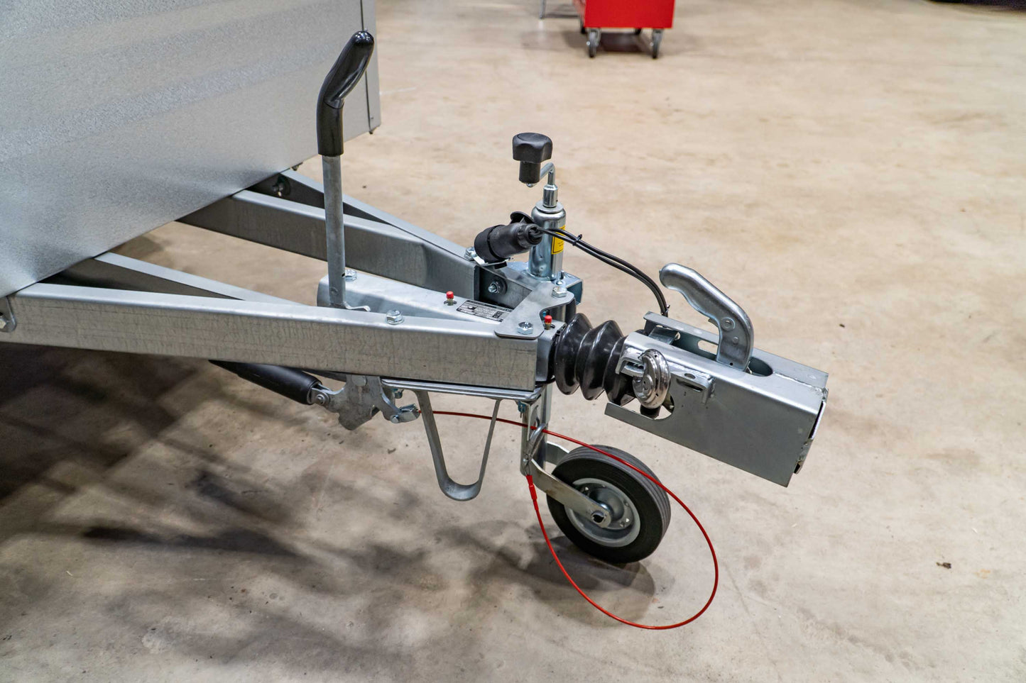 Dachzelt Anhänger auf Kofferanhänger-Basis – TPV KT-EB2