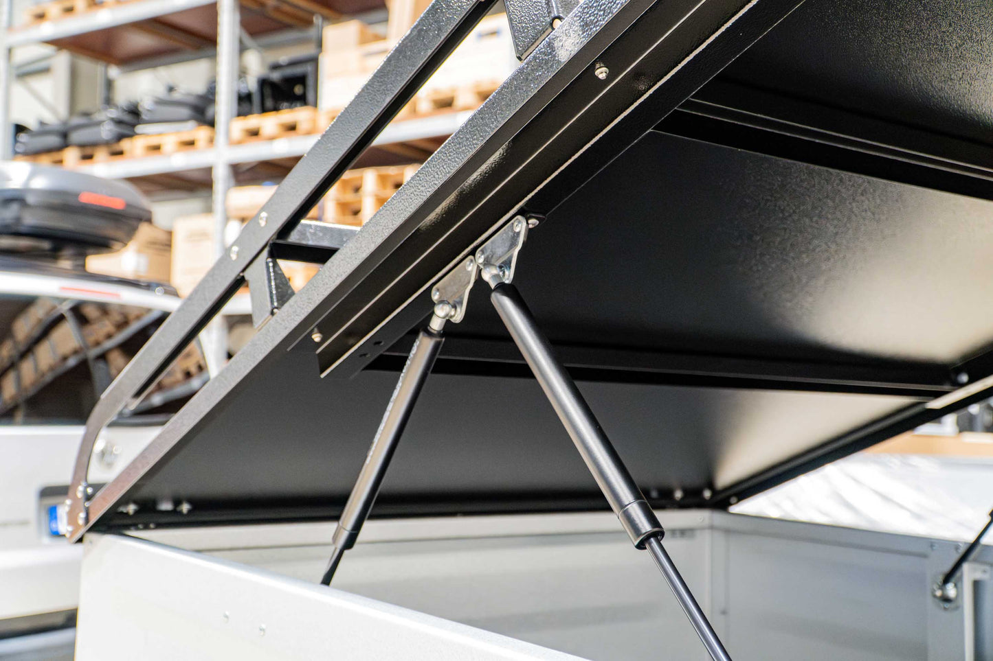 Dachzelt Anhänger auf Kofferanhänger-Basis – TPV KT-EB2