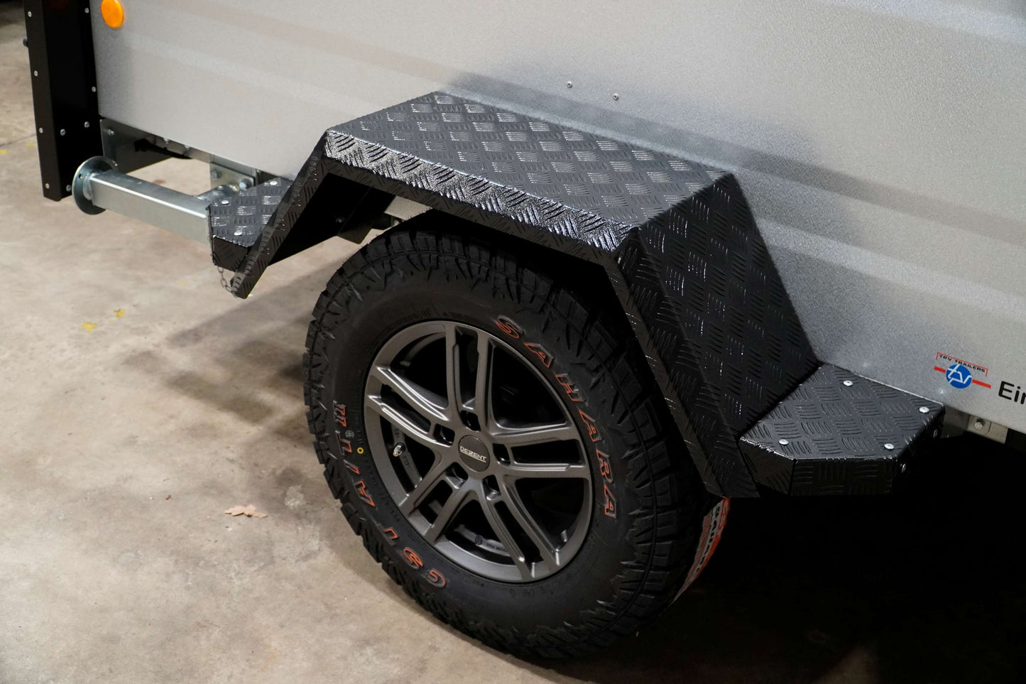 Dachzelt Anhänger auf Kofferanhänger-Basis – TPV KT-EB3 Offroad Plus