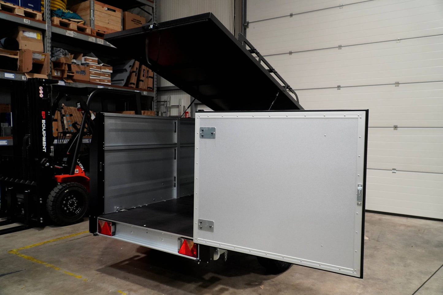 Dachzelt Anhänger auf Kofferanhänger-Basis – TPV KT-EB3 Offroad Plus