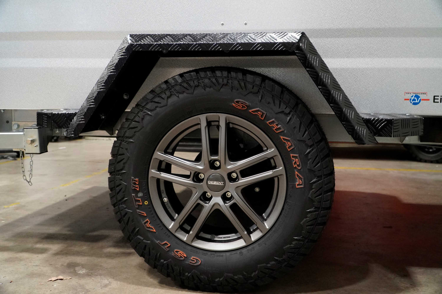 Dachzelt Anhänger auf Kofferanhänger-Basis – TPV KT-EB3 Offroad Plus