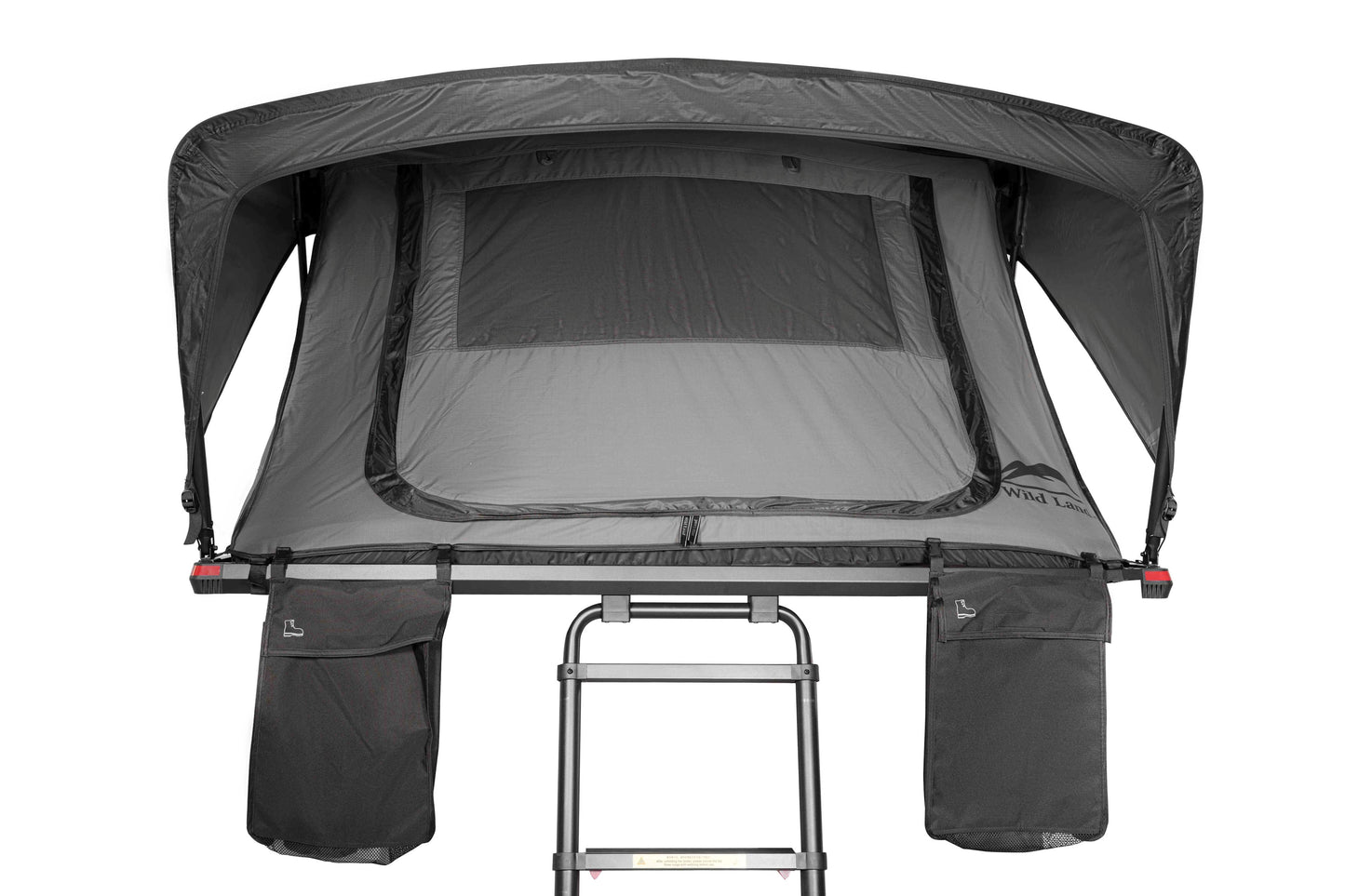 Dachzelt, frontal aufgenommen, freigestellt und vor weißem Hintergrund mit geschlossenem Eingang. 